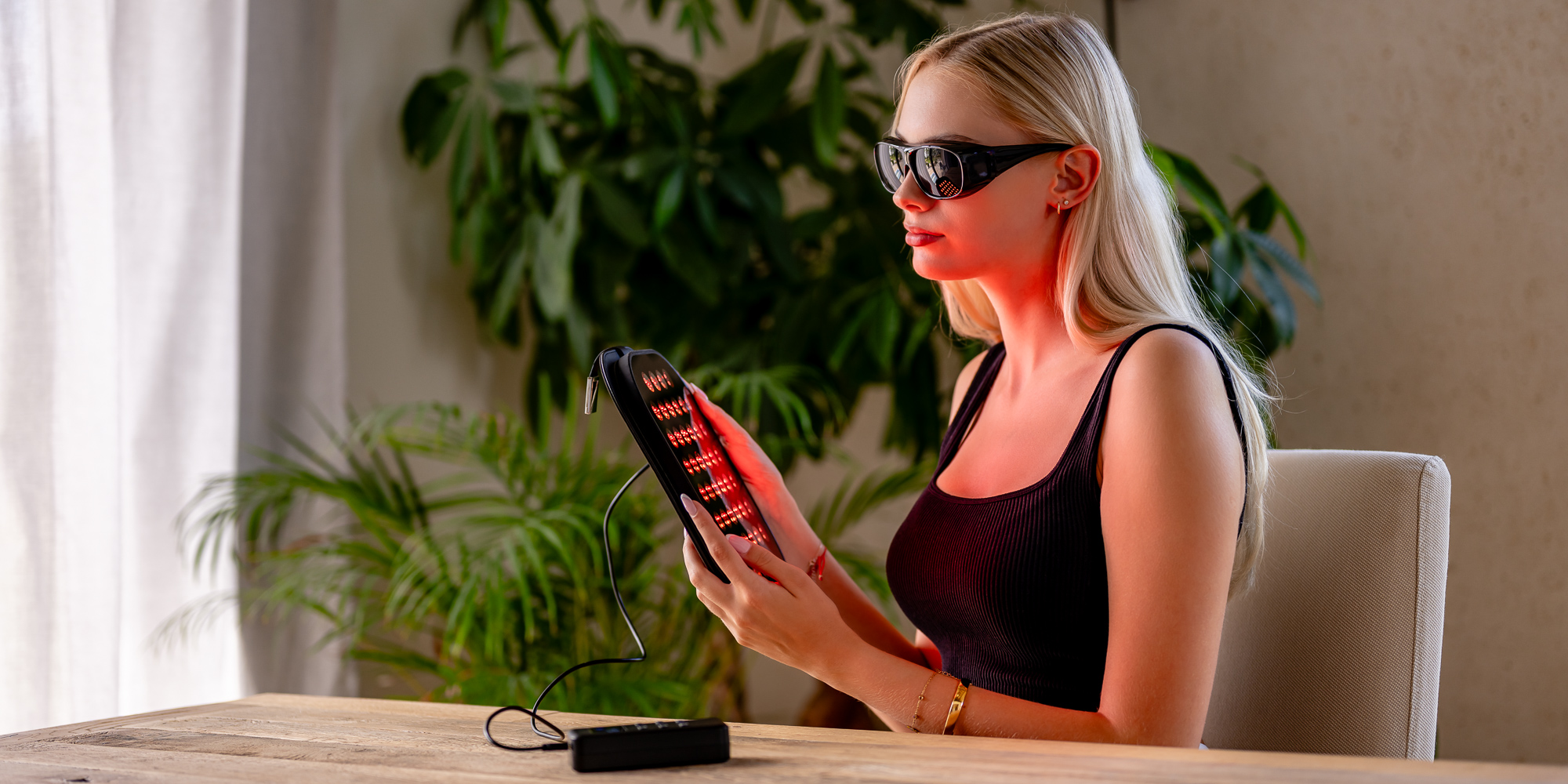 Panel LED z funkcją światła IR Humanas LumiCare - czarny